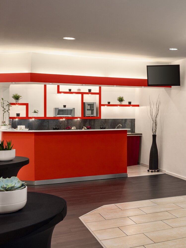 Amedia Express Bielefeld, Trademark Collection by Wyndham - Front Desk_750x1000