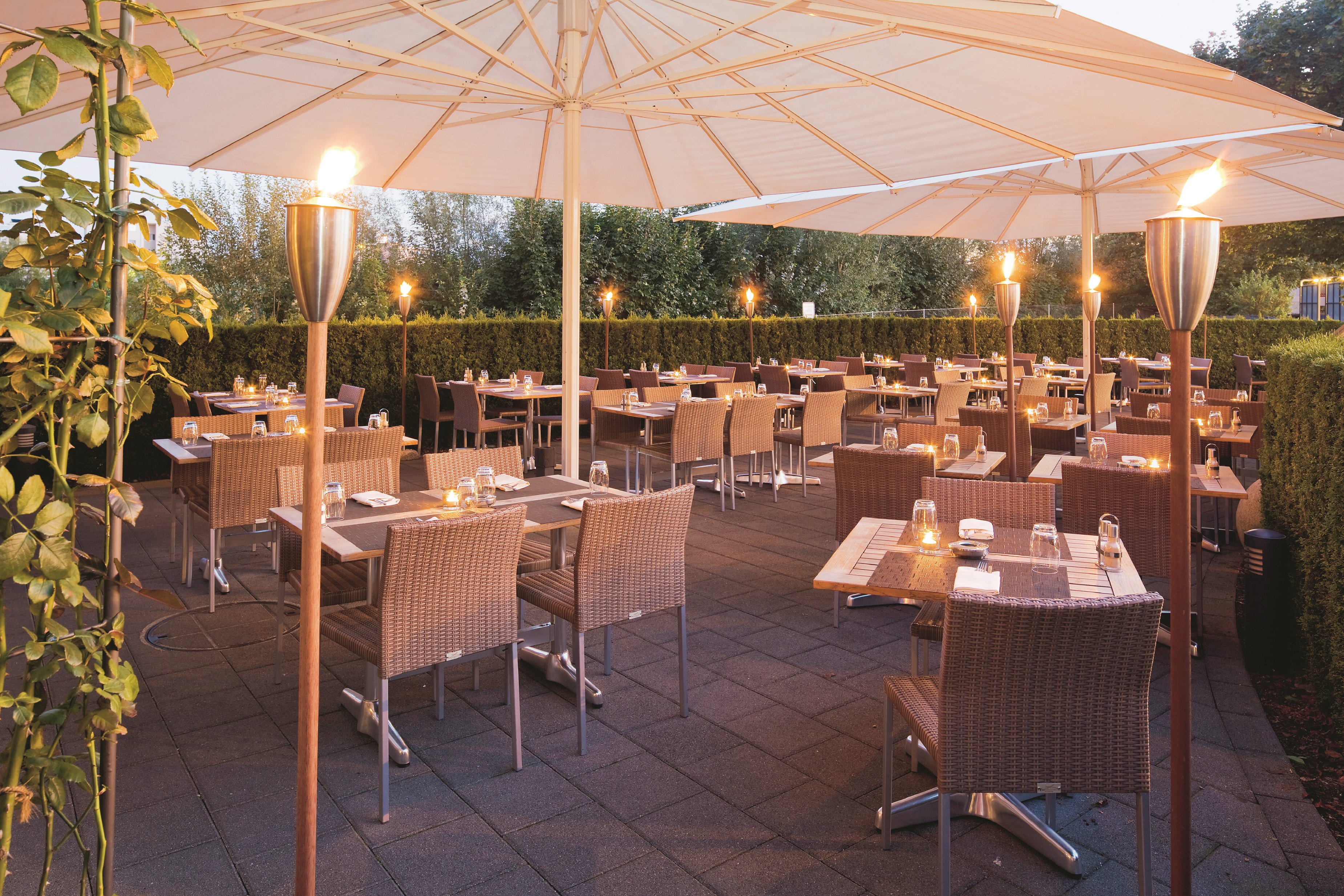 Mövenpick_Zürich_Airport_Sommerterasse