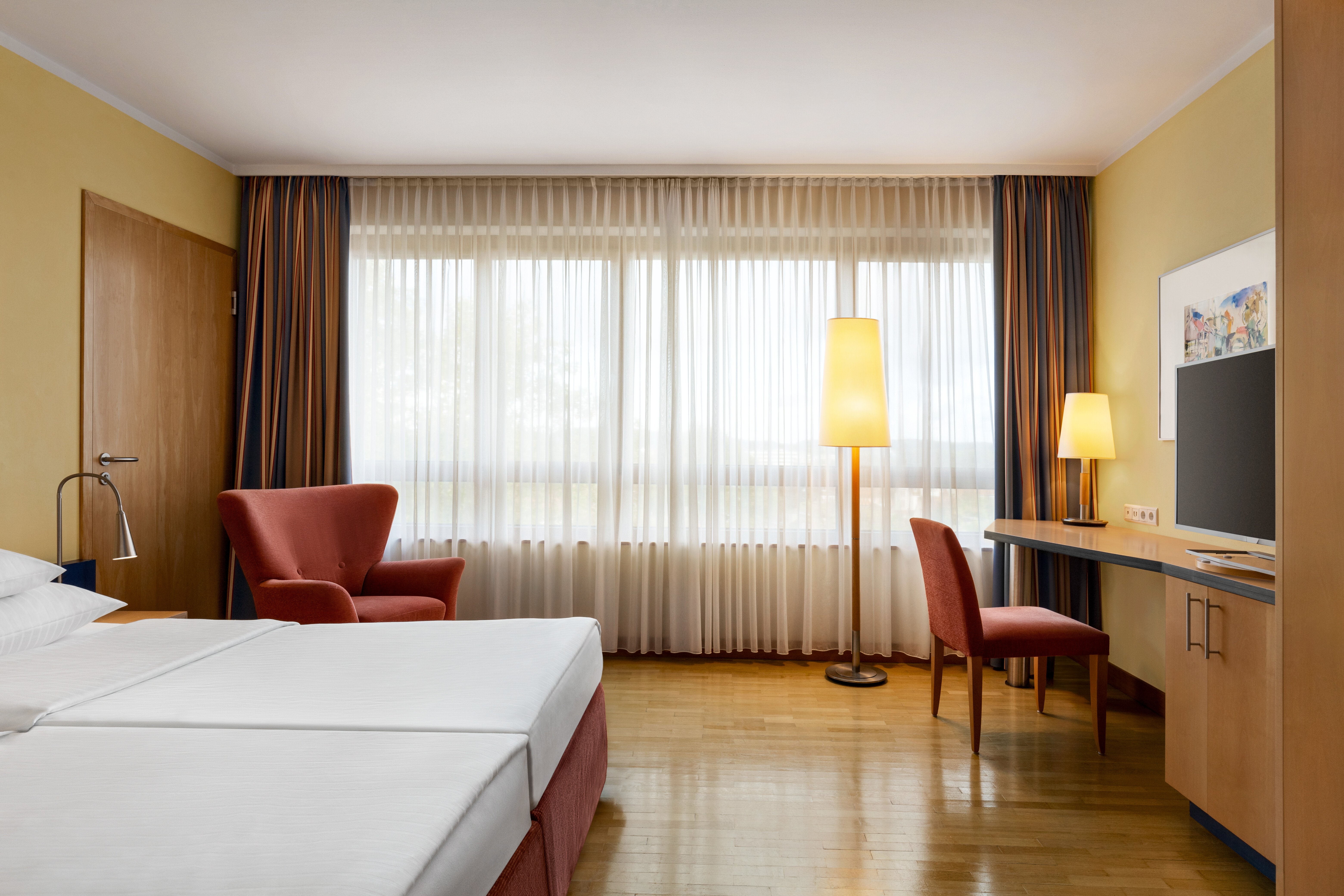 Vienna House by Wyndham Remarque Osnabrück - Accessible Guestroom - 1555706