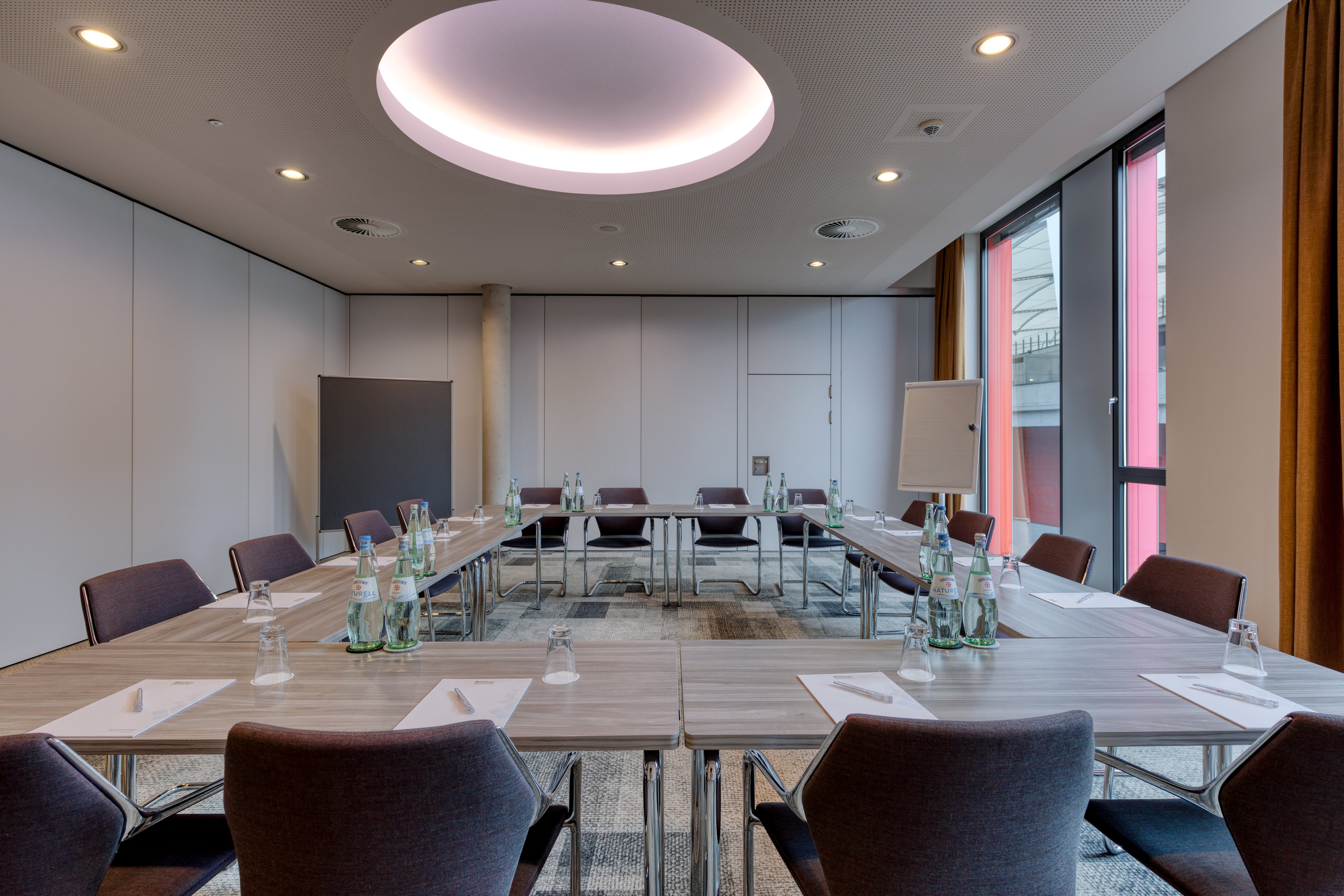 Hilton_Garden_Inn_Stuttgart_Meetingroom
