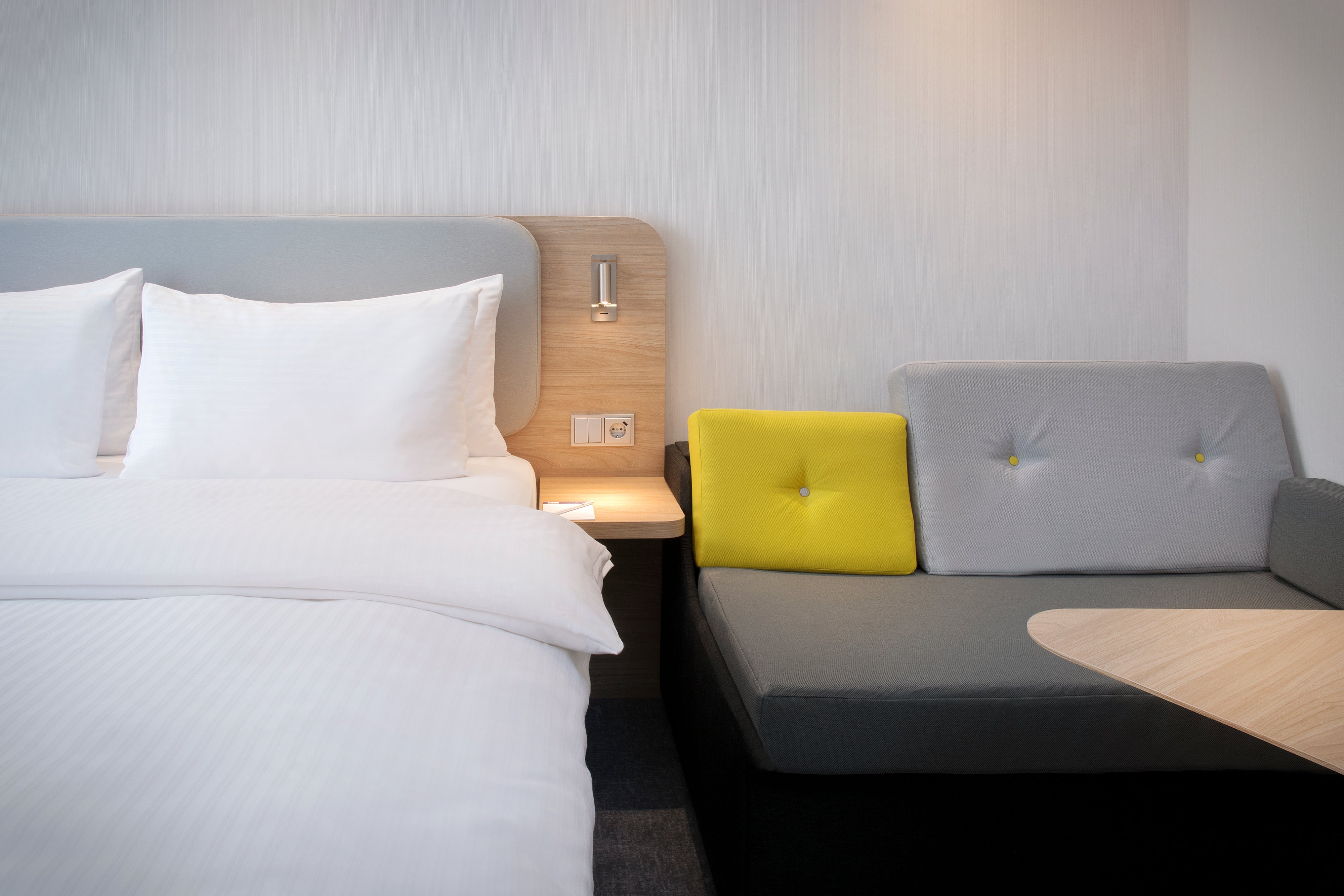 DEBAD02_FamilyRoom_DoublebedWithSofabed05_lowres