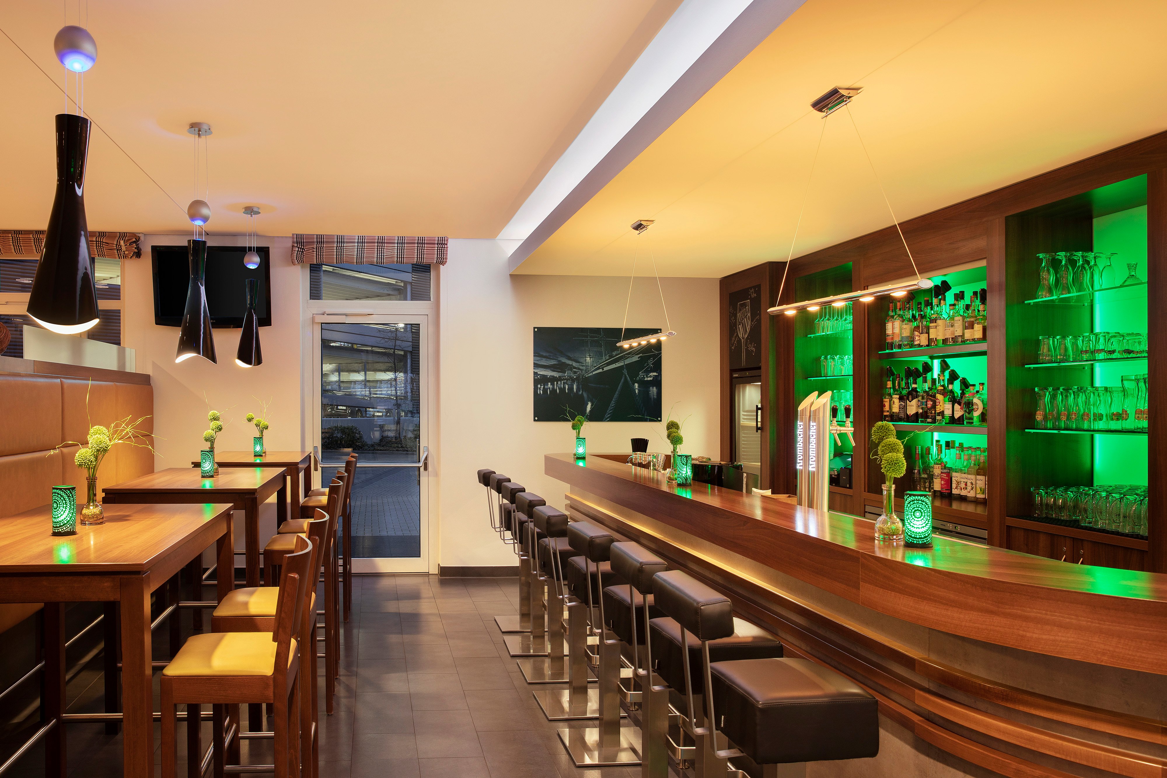 Holiday_Inn_Express_Bremen_Bar
