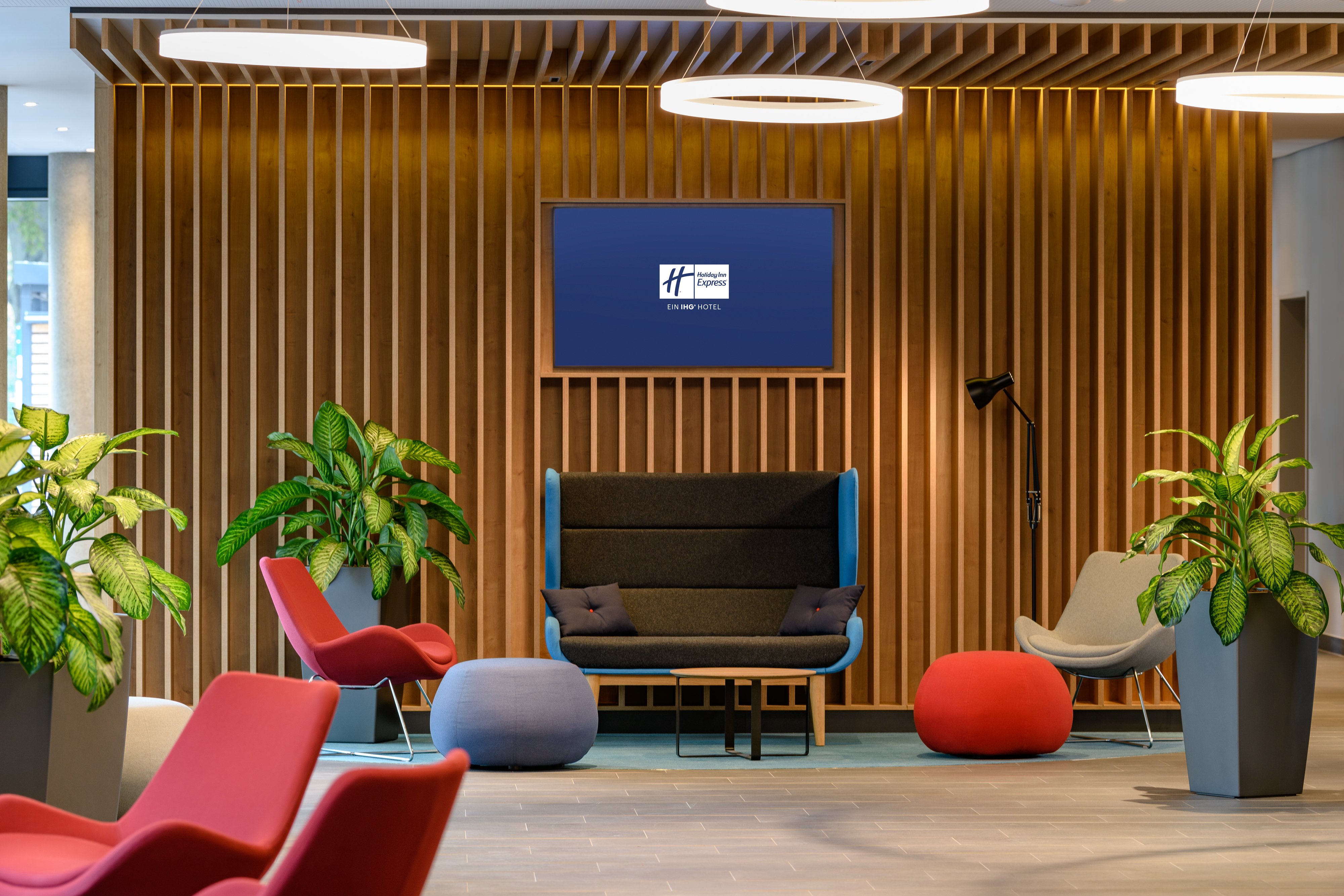 Holiday_Inn_Express_Göttingen_Lobby
