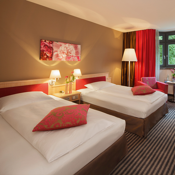 DEMUE04_Room_TwinBeds