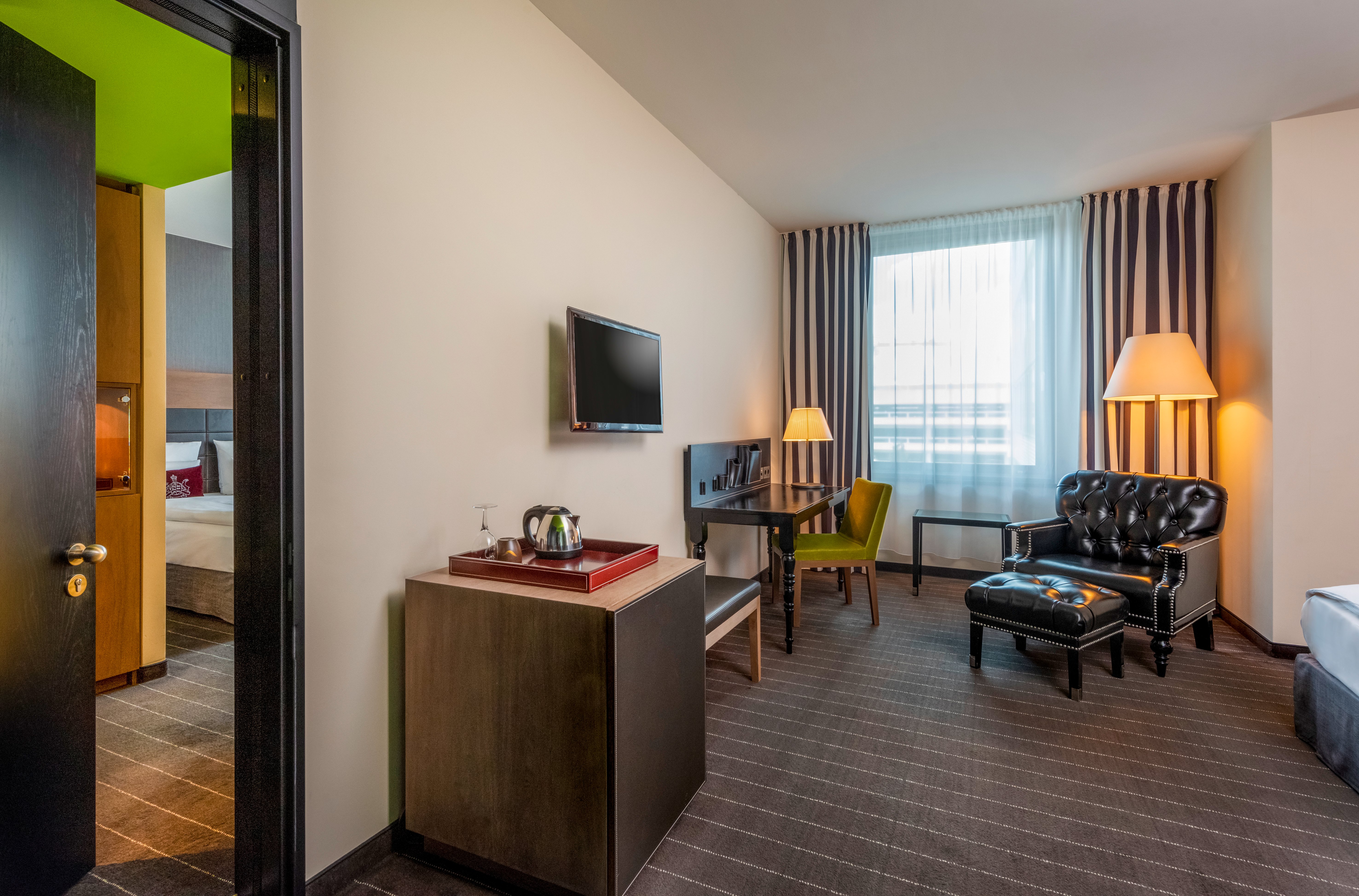 destu05-family-connecting