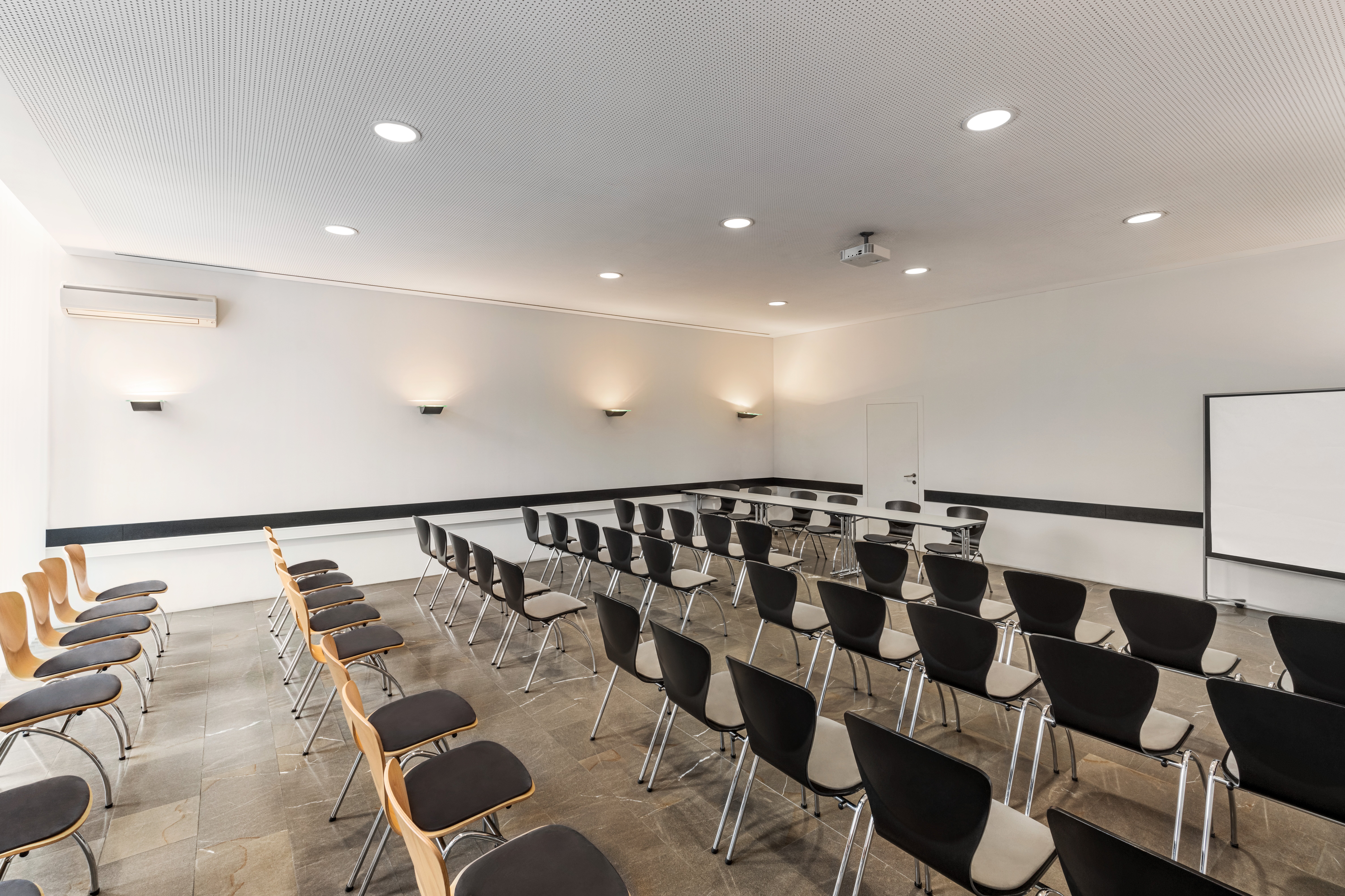 Vienna_House_by_Wyndham_Martinspark_Dornbirn_Meeting_Raum