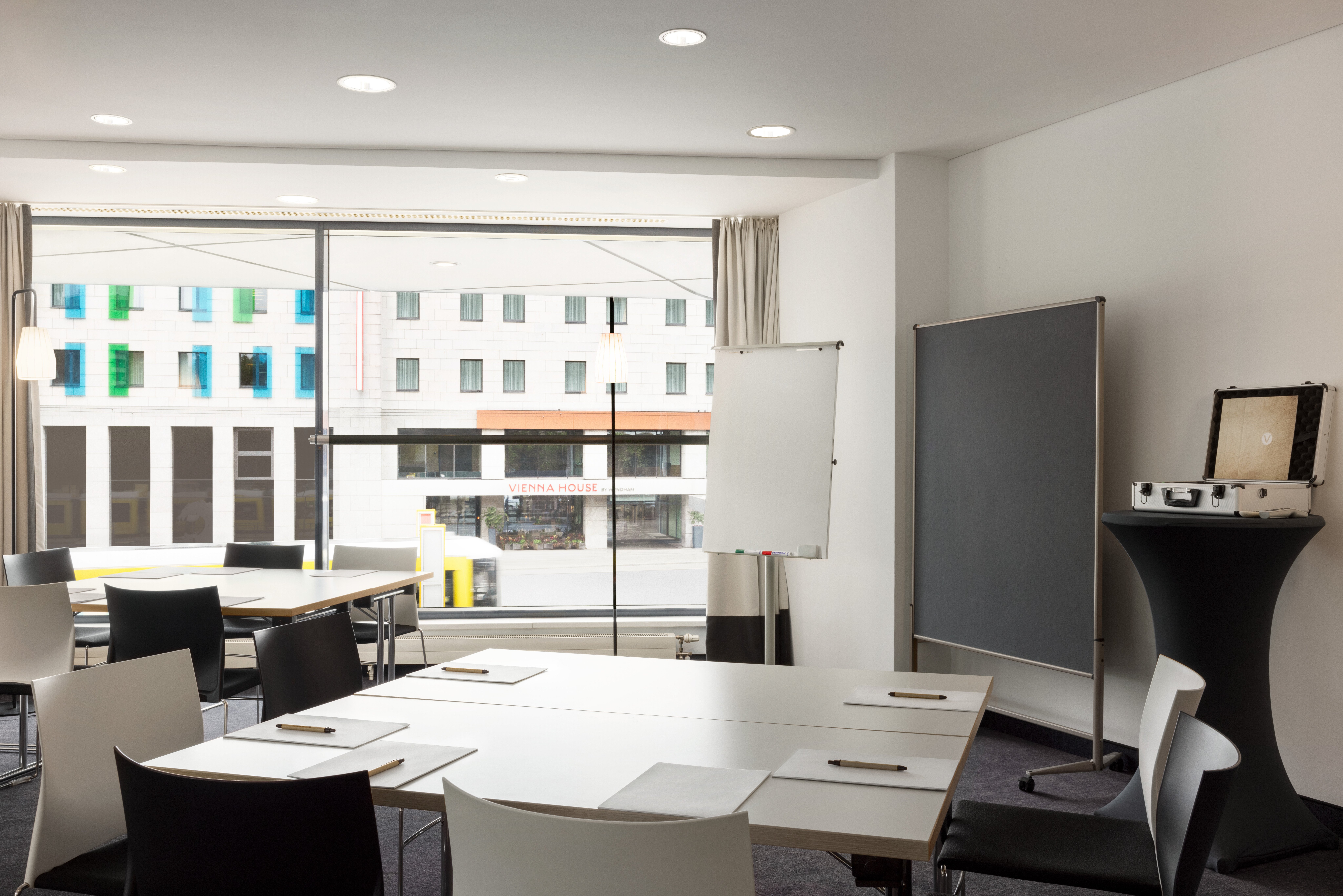 Vienna_House_Easy_by_Wyndham_Berlin_Prenzlauer_Berg_Meeting_Raum
