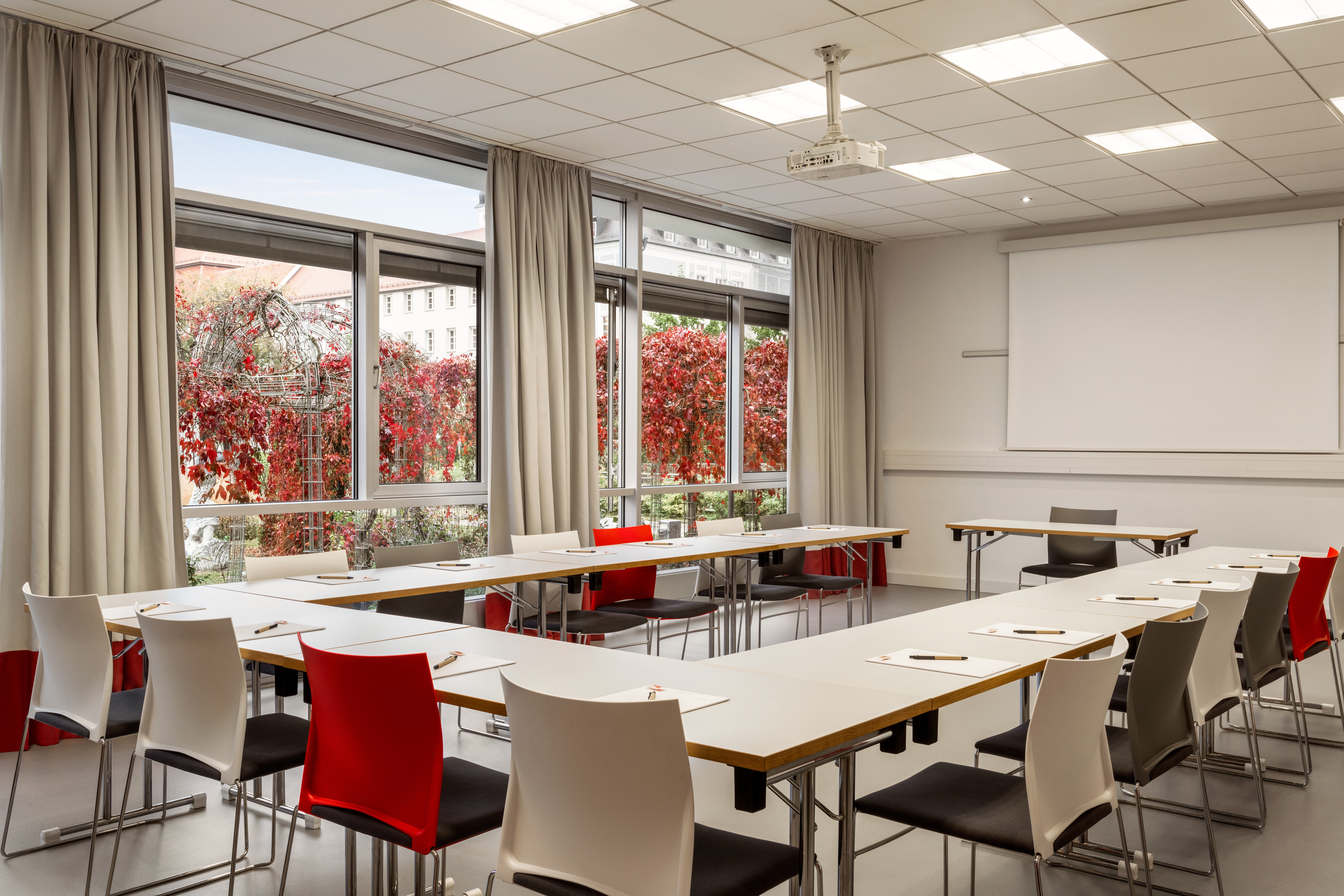 Vienna_House_Easy_by_Wyndham_Gunzburg_Meeting_Raum