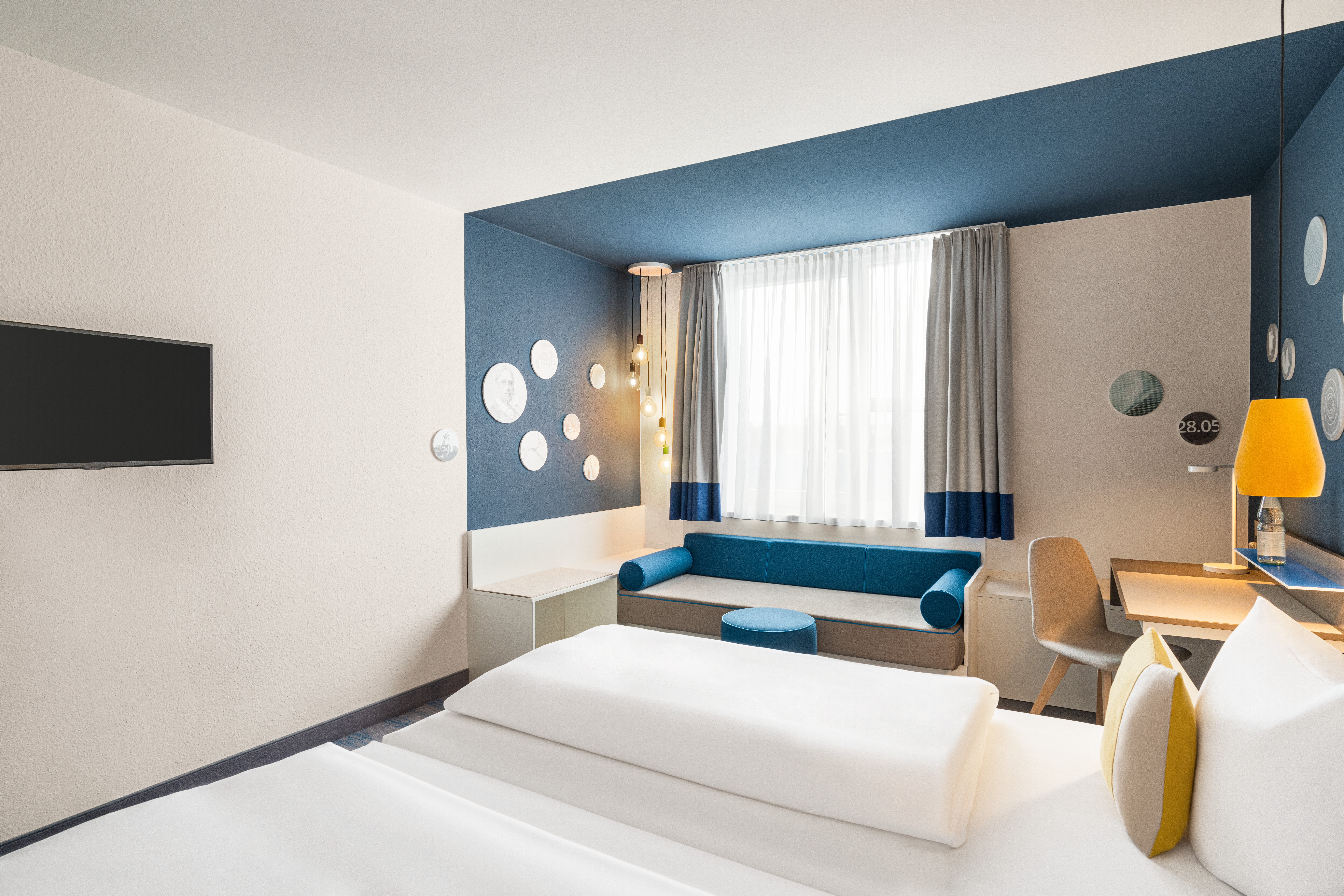 Vienna_House_Easy_by_Wyndham_Landsberg_Lounge_Zimmer