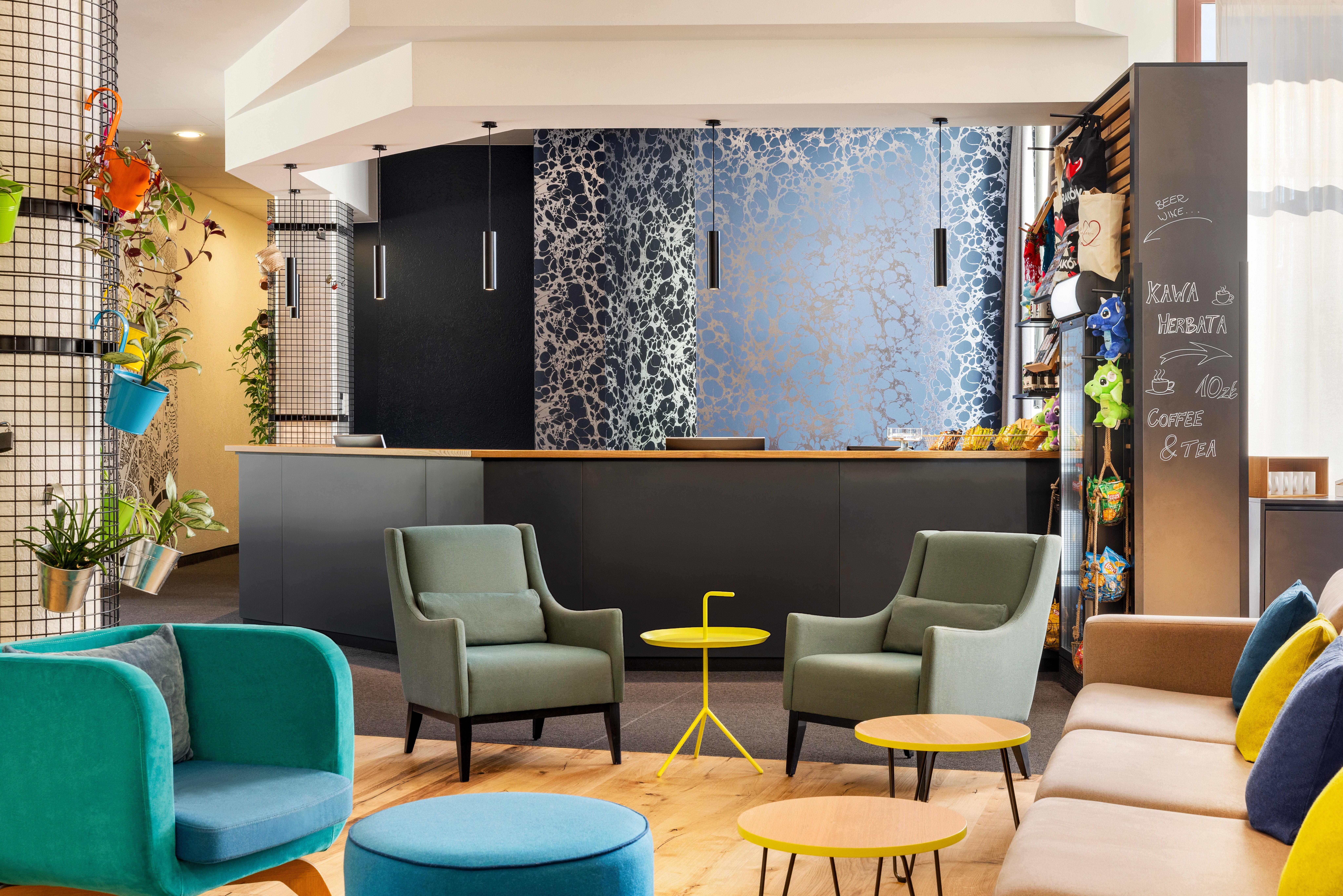 Vienna_House_Easy_by_Wyndham_Lobby_Rezeption