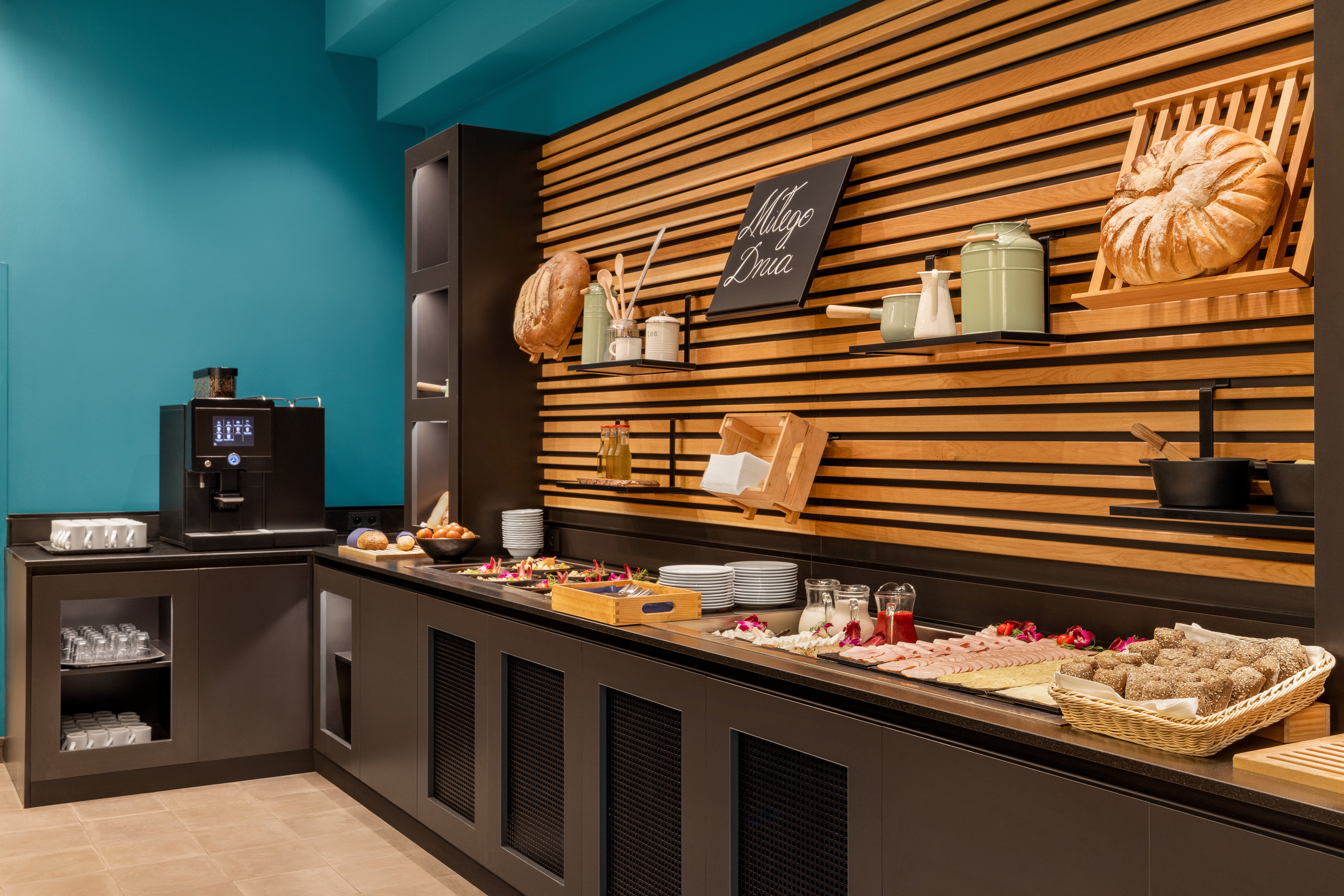 Vienna_House_Easy_by_Wyndham_Frühstücksbuffet