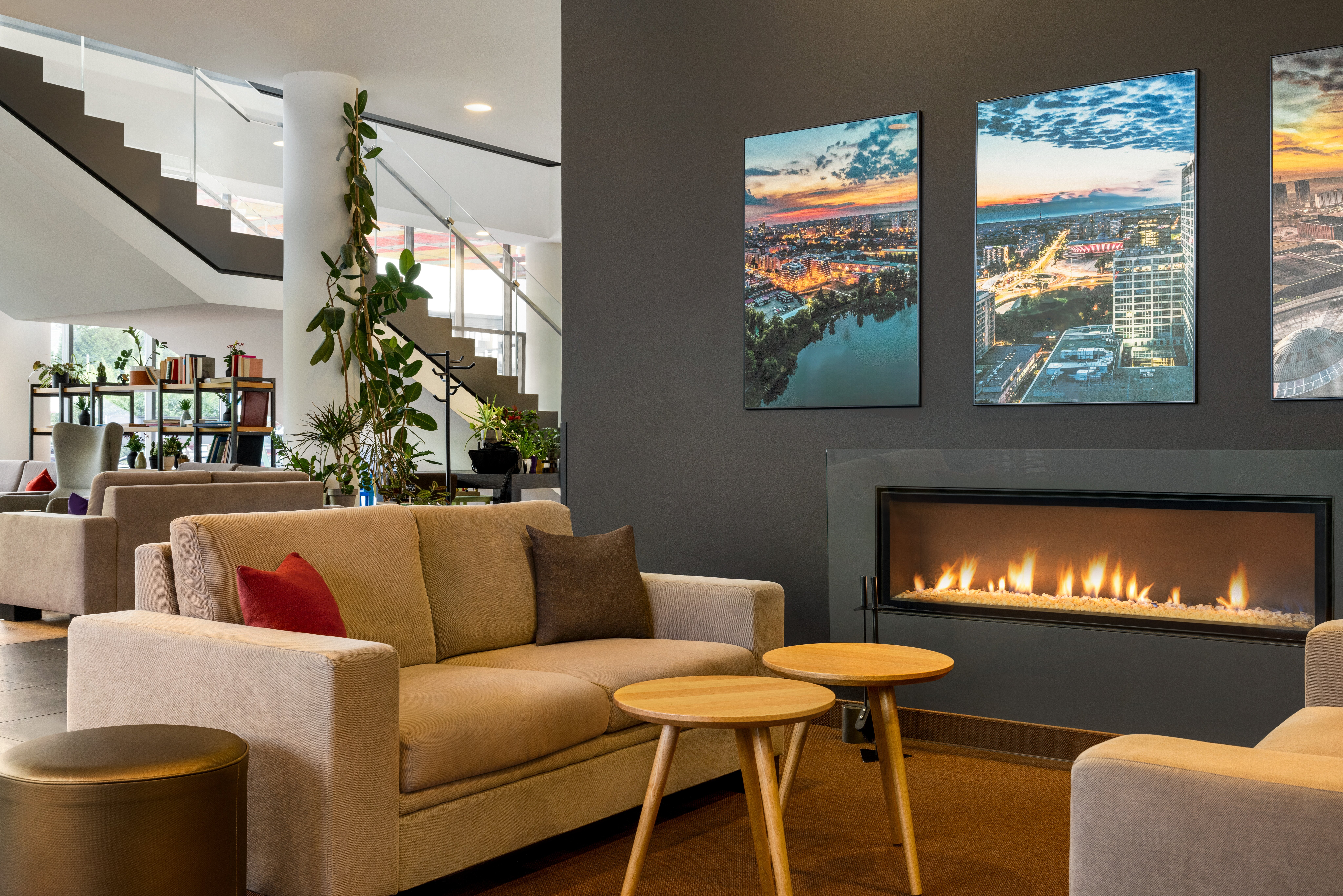 Vienna_House_Easy_by_Wyndham_Lobby_Bar