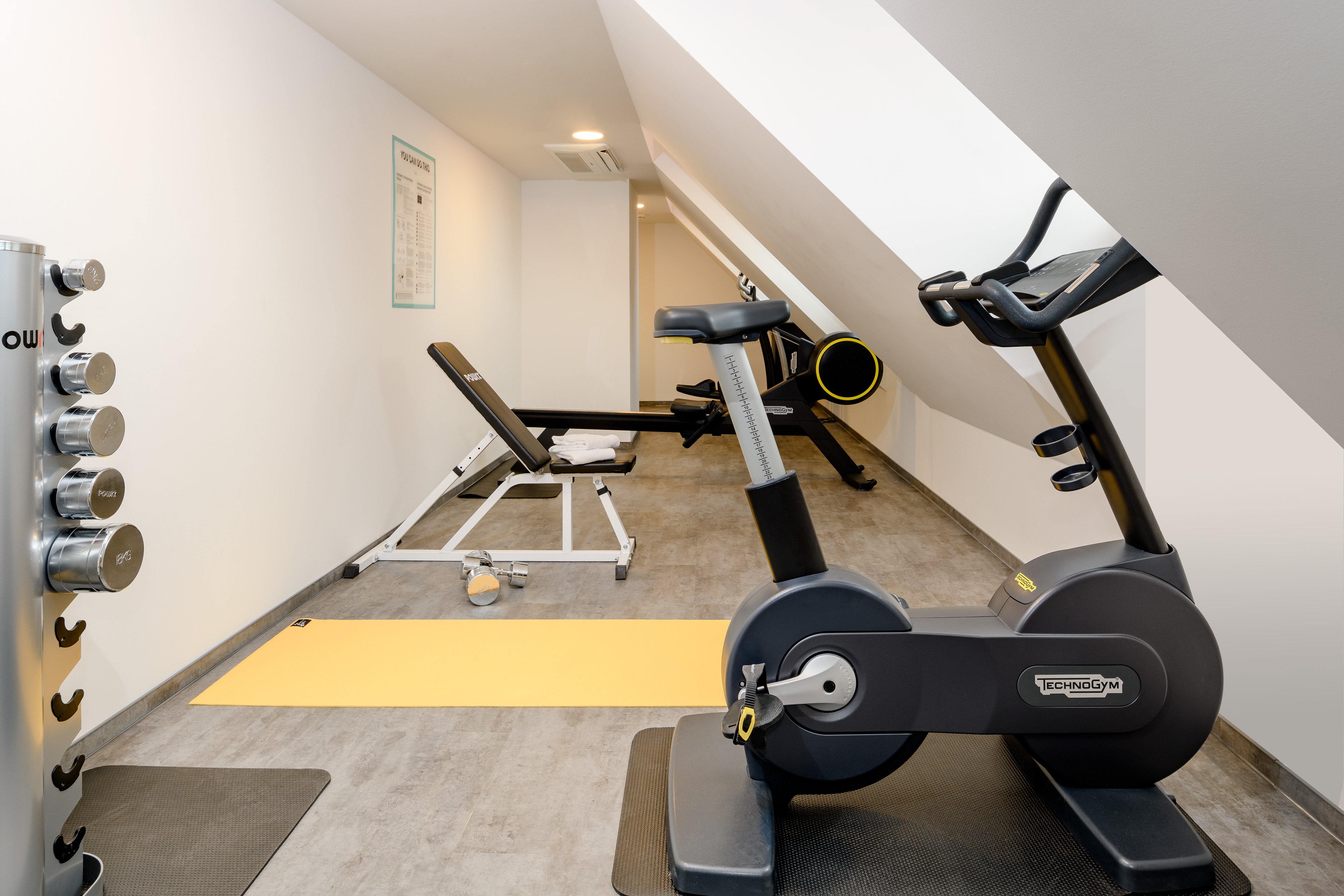 DEBAM01_Gym02_lowres