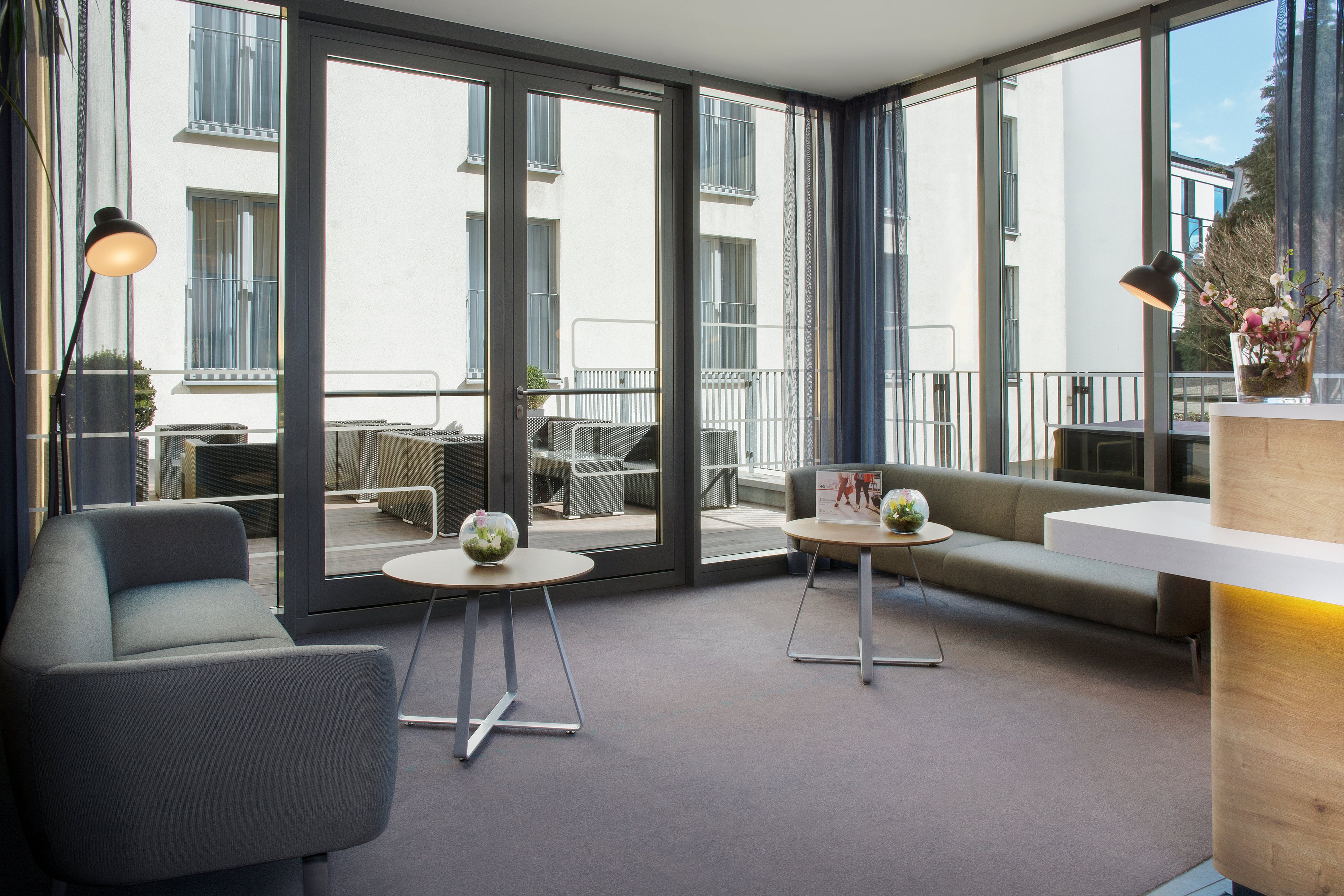 Holiday_Inn_Express_Baden-Baden_Lobby