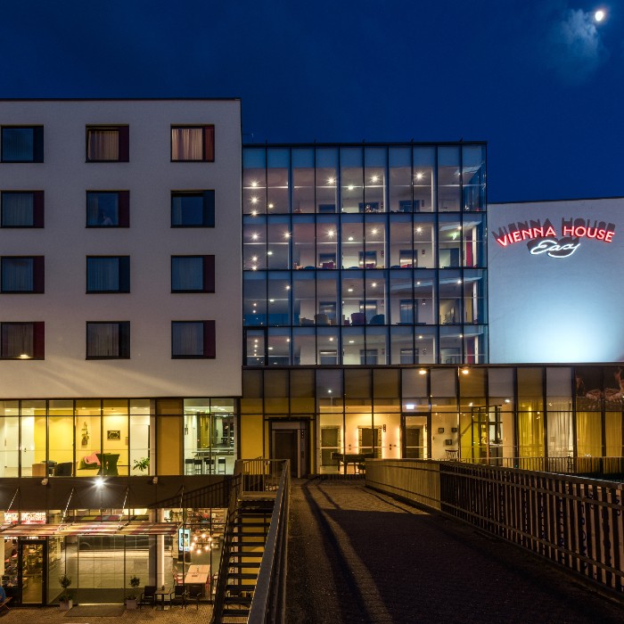 VH Easy by Wyndham Pilsen Night