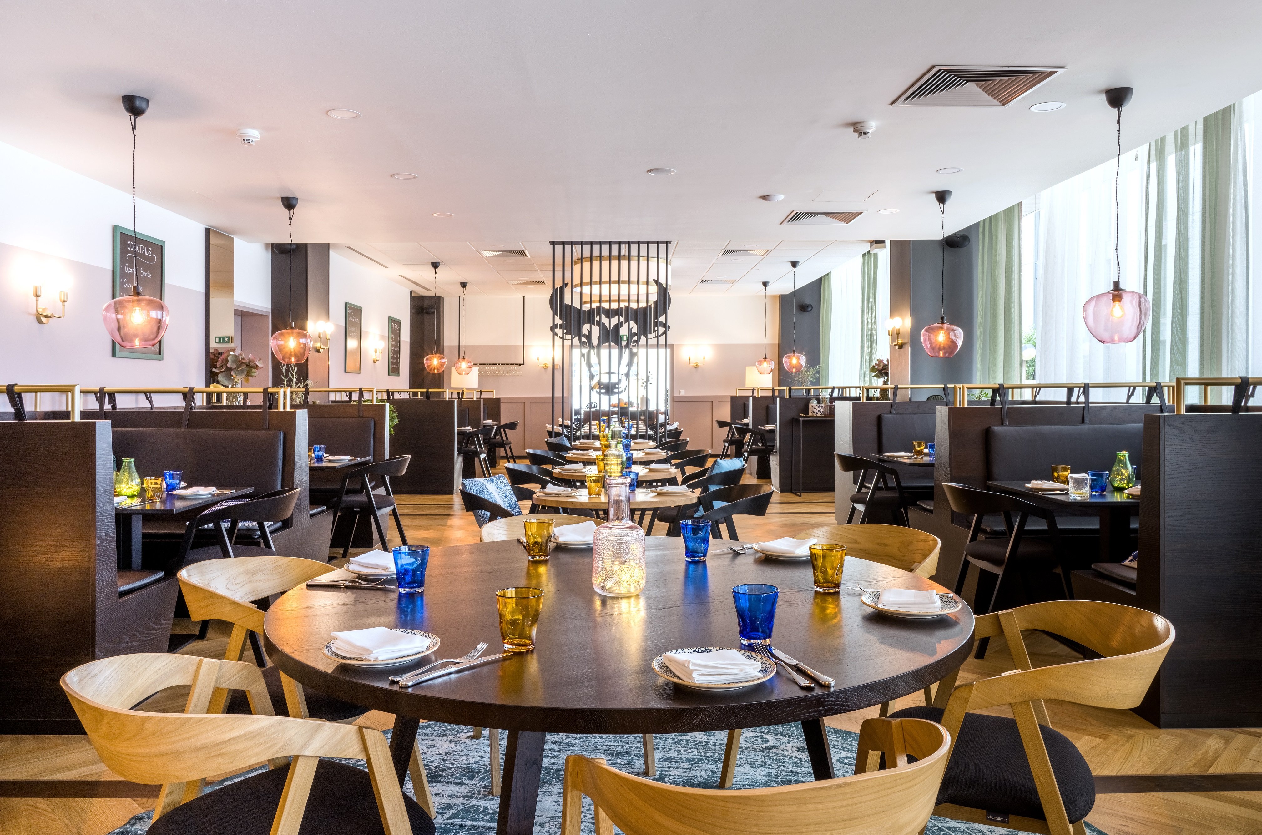 VH_by_Wyndham_Diplomat_Prague_Restaurant_Bull_Bonito