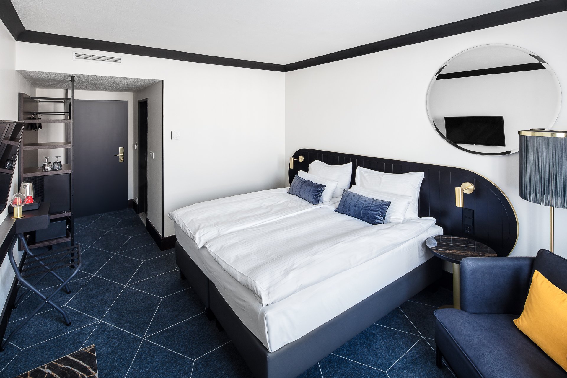 VH_by_Wyndham_Diplomat_Prague_Superior_Blue