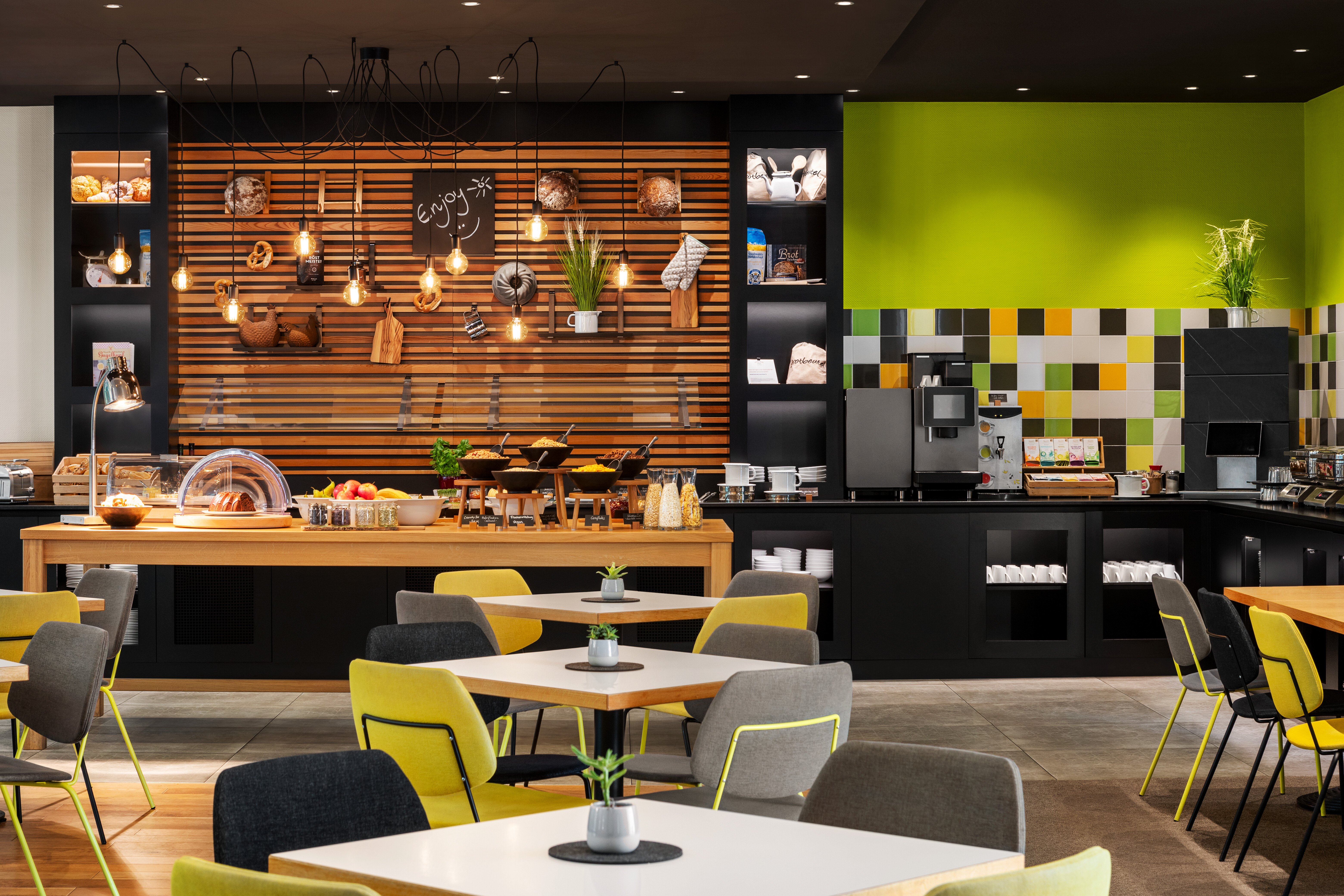 Vienna House Easy by Wyndham Bad Oeynhausen - Breakfast Bar Area - 1553973