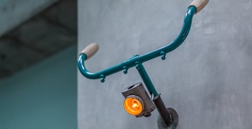 Fahrradstange in der Wand